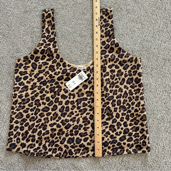 Abercrombie & Fitch leopard print satin scoop neck cami top medium - Picture 5 of 8
